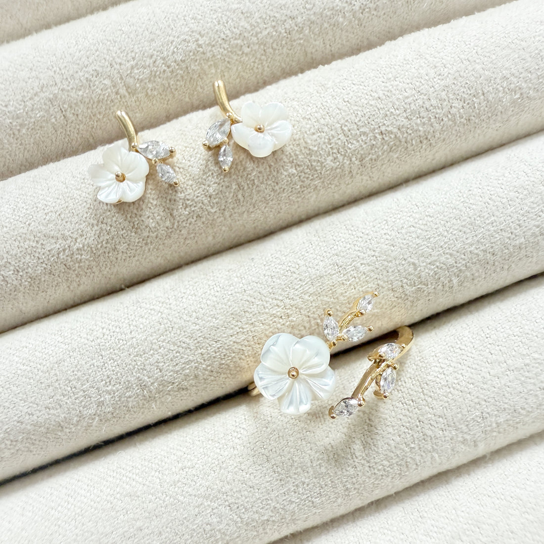 Mother-of-pearl Ring and Earrings Set - Sisilia Jewels