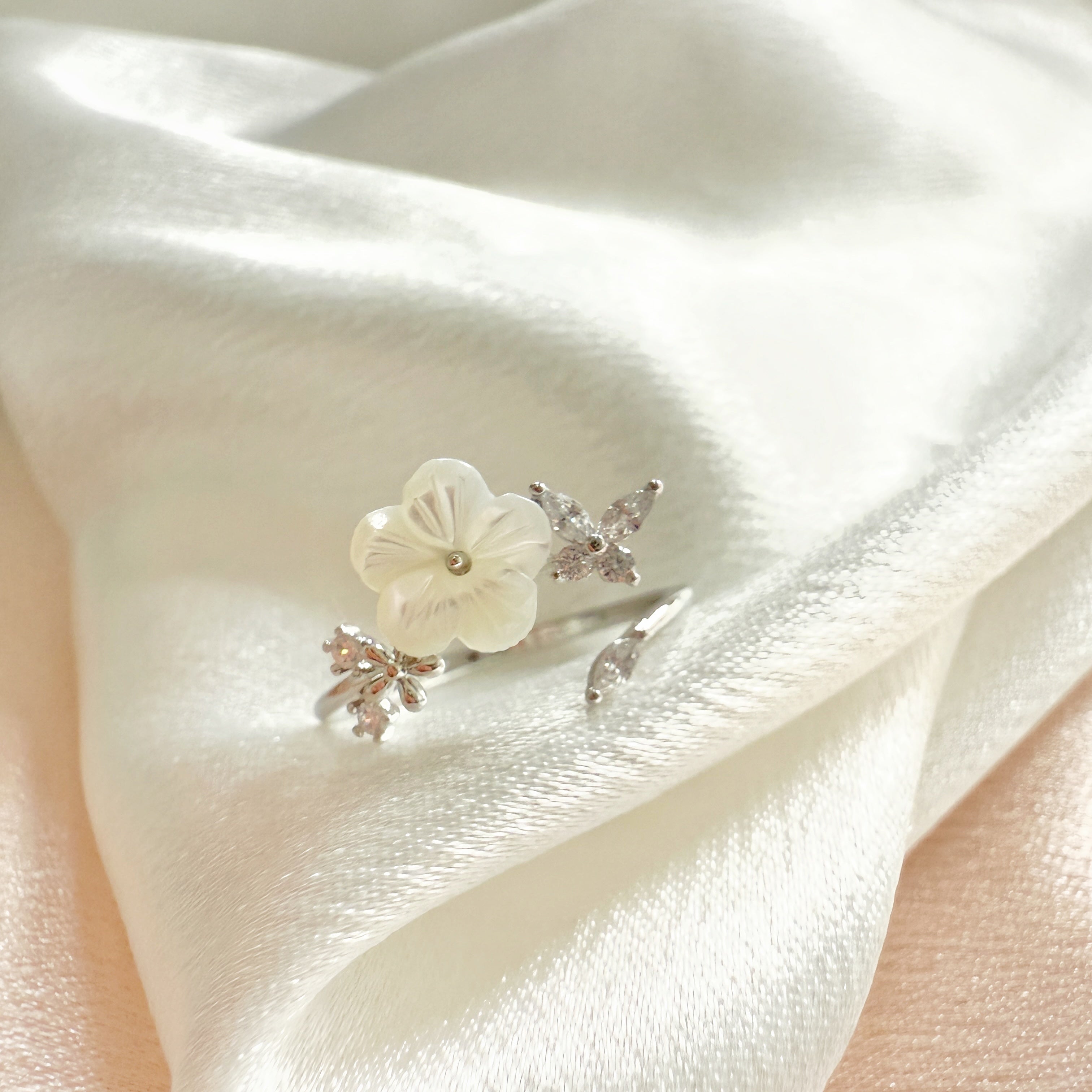 Mother-of-Pearl Petal Fantasy Silver Adjustable Ring - Sisilia Jewels