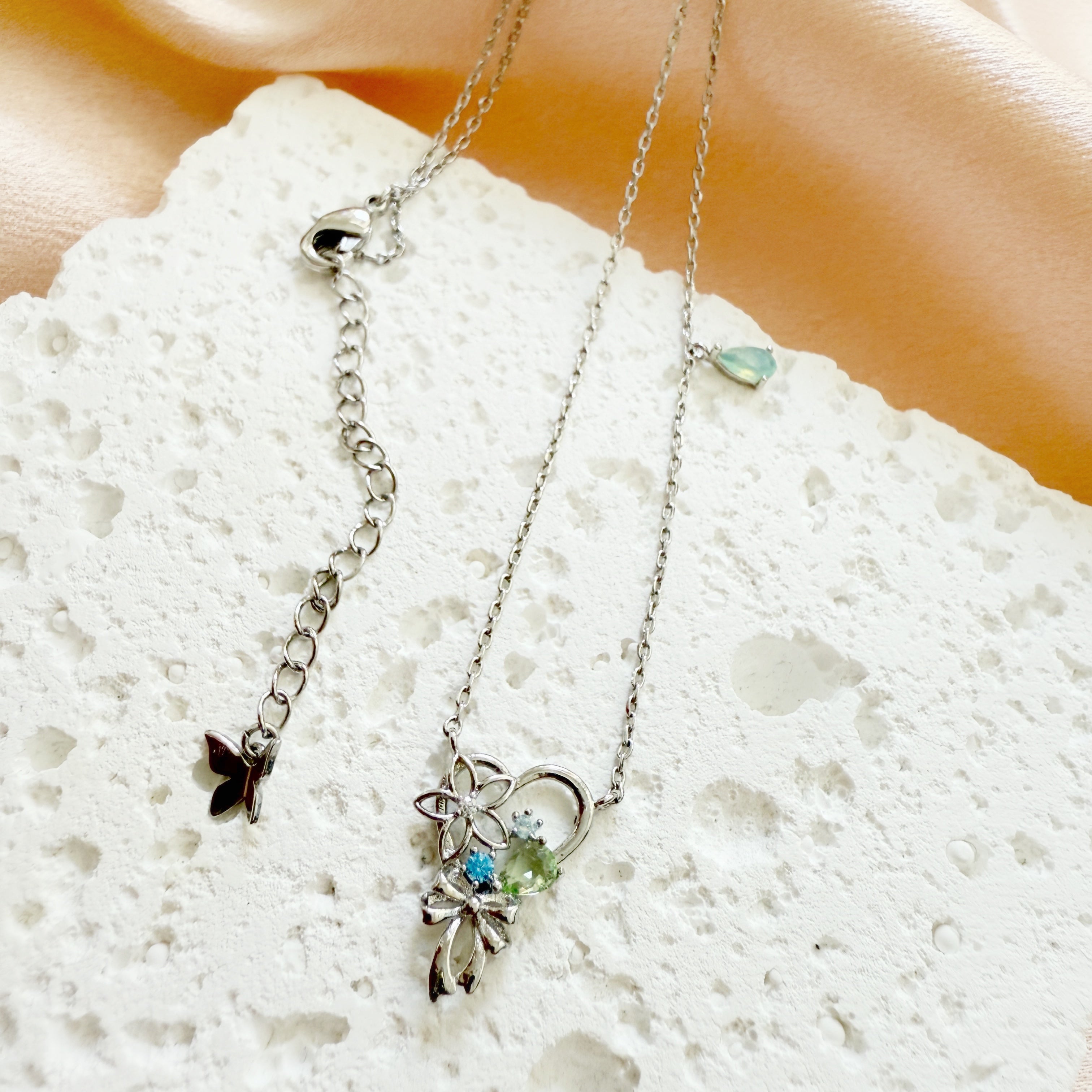 Silver tiny flower pendant necklace - Sisilia Jewels