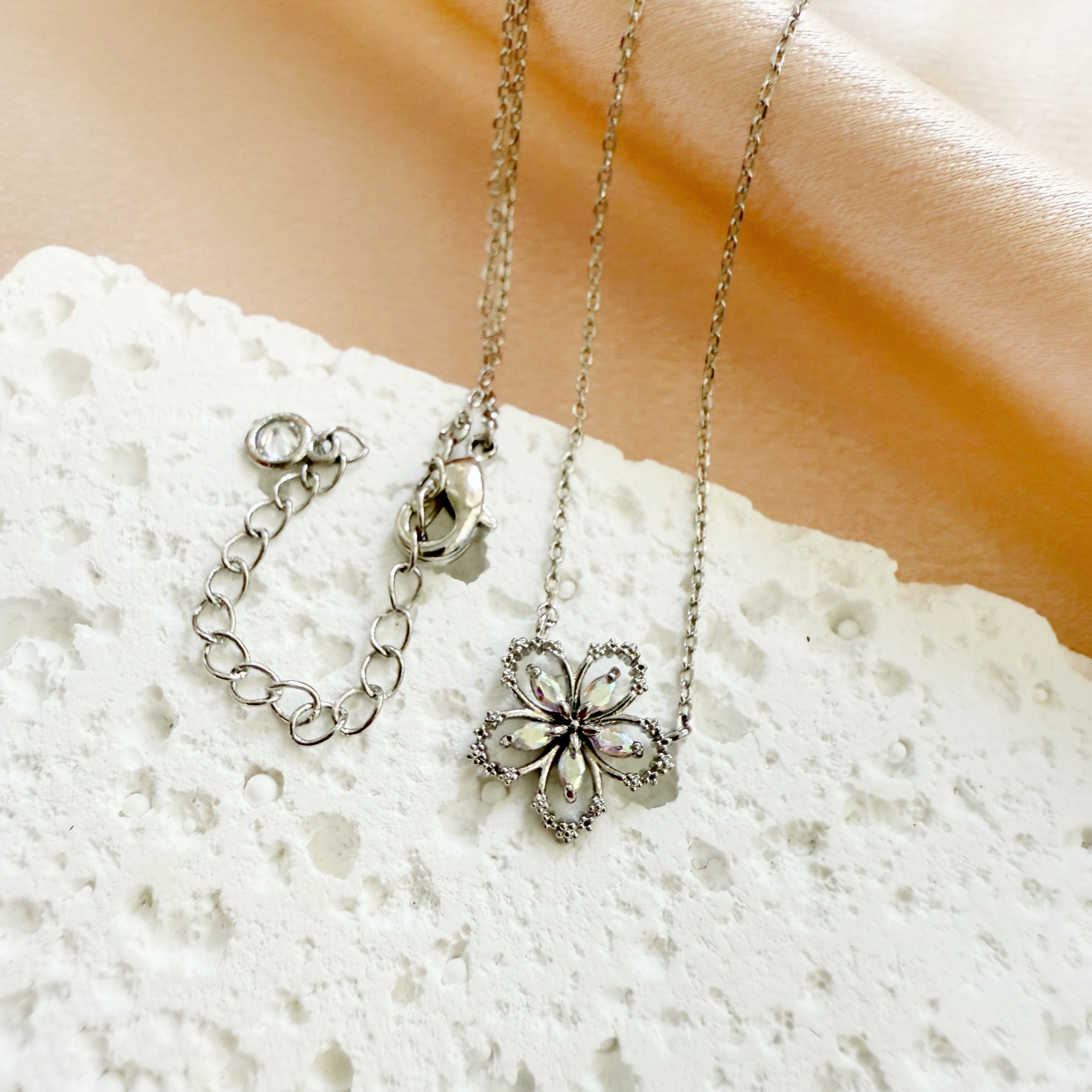 Forget-me-not pendant necklace - Sisilia Jewels