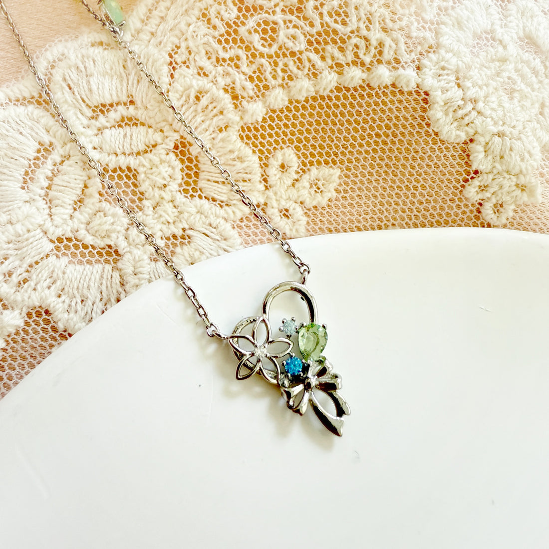 Silver tiny flower pendant necklace - Sisilia Jewels