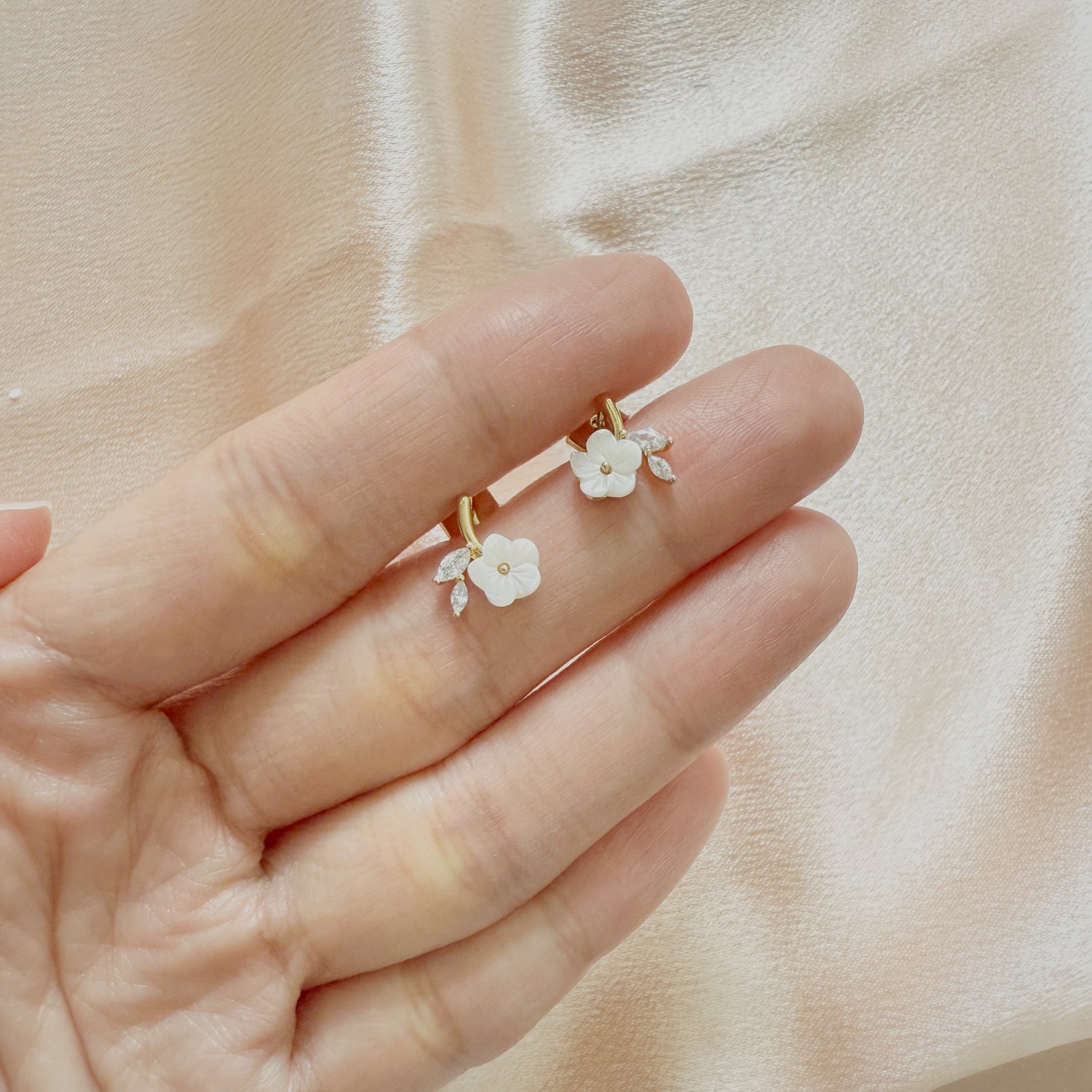 Mother-of-pearl Ring and Earrings Set
