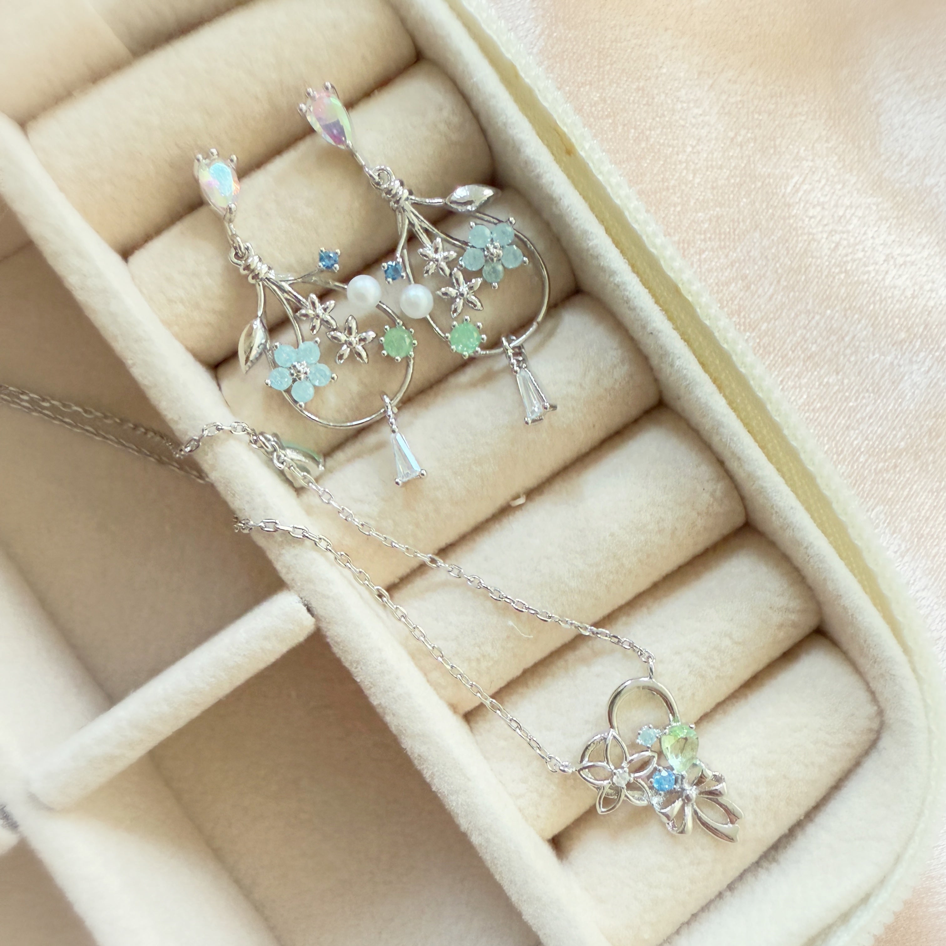 Cute and fairtale necklace and earring set. Crafted with aquamarine stones and sparkly crystals in dainty forget-me-not flower jewelry design for everyday wear and unique gift for her