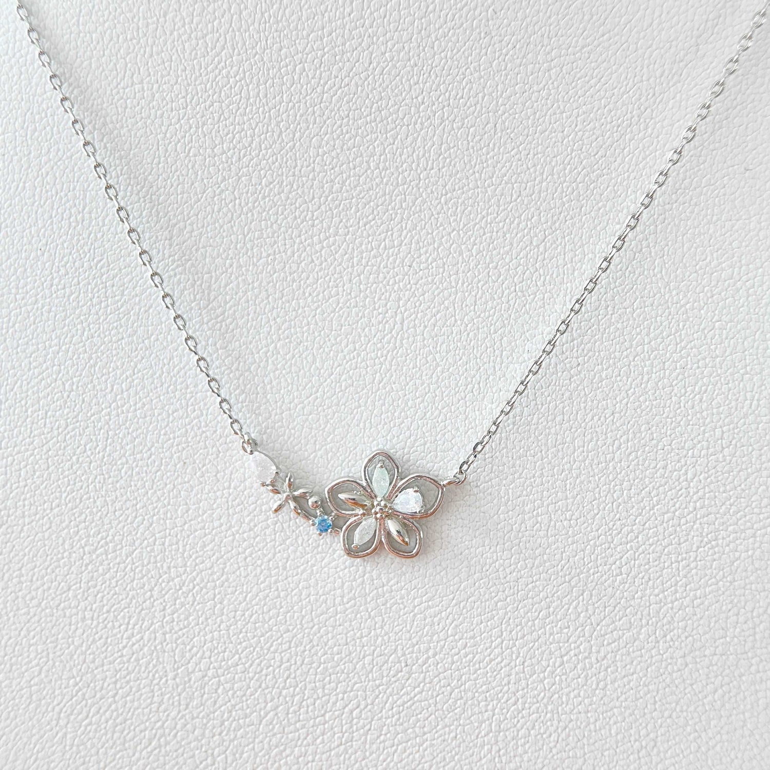 Baby Blue Eyes pendant necklace - Sisilia Jewels