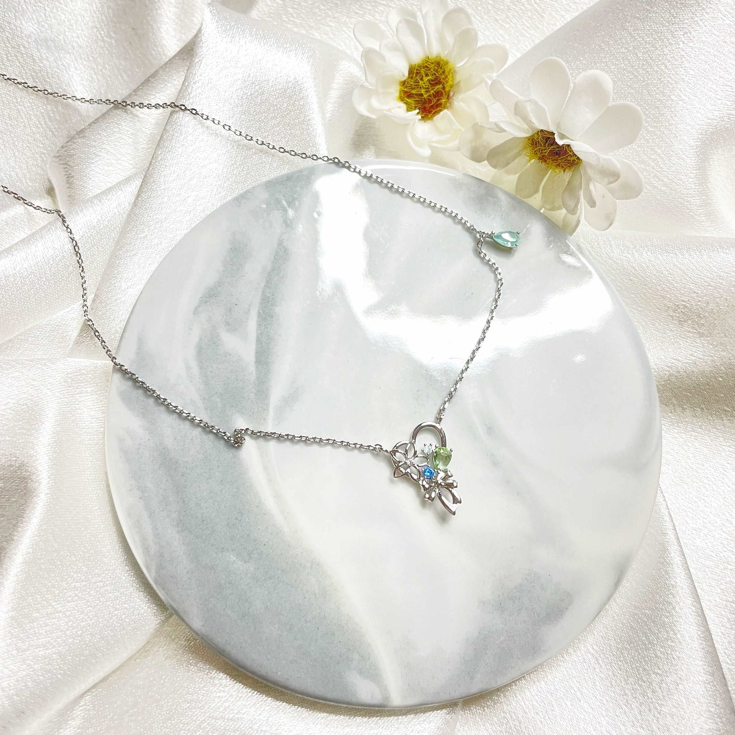 Silver tiny flower pendant necklace - Sisilia Jewels